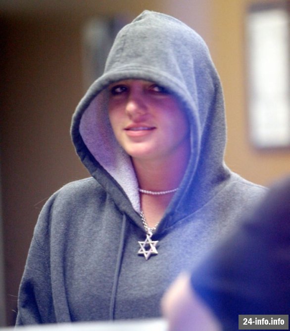 Лысая Бритни Спирс (17 фотографий) Добавлены новые фото