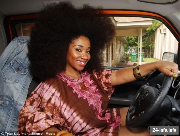 Женщина с самой большой в мире афропрической(7 фото)