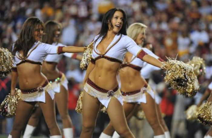 Девушки из группы поддержки команды Redskins