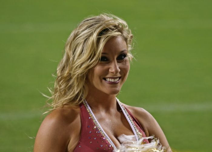 Девушки из группы поддержки команды Redskins