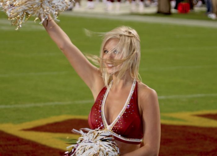 Девушки из группы поддержки команды Redskins