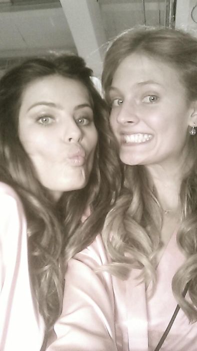 Девушки Victoria's Secret за кулисами