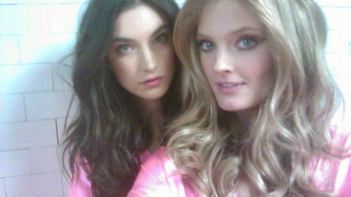 Девушки Victoria's Secret за кулисами