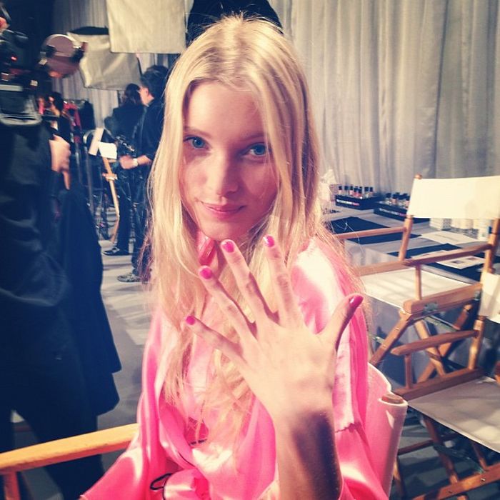 Девушки Victoria's Secret за кулисами