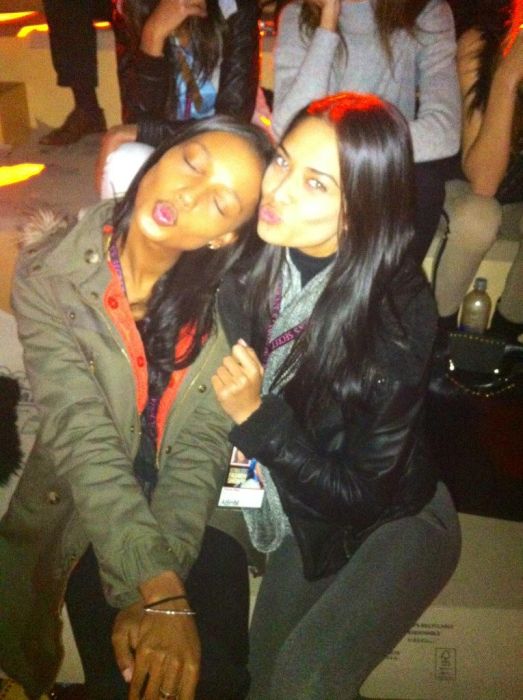 Девушки Victoria's Secret за кулисами