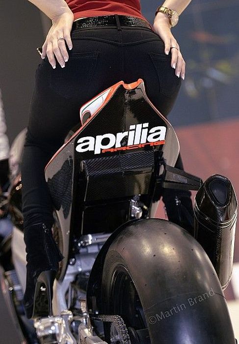 Девушки с мотовыставки Intermot 2012