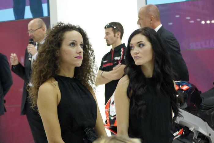 Девушки с мотовыставки Intermot 2012