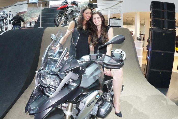 Девушки с мотовыставки Intermot 2012