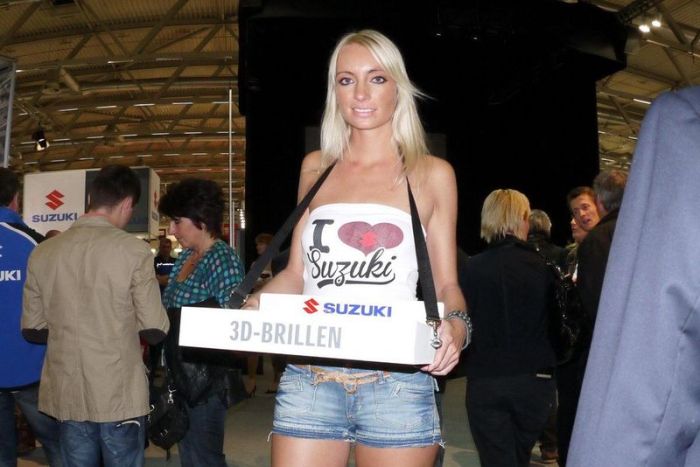 Девушки с мотовыставки Intermot 2012