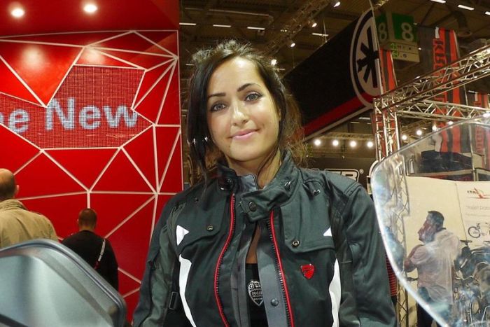 Девушки с мотовыставки Intermot 2012