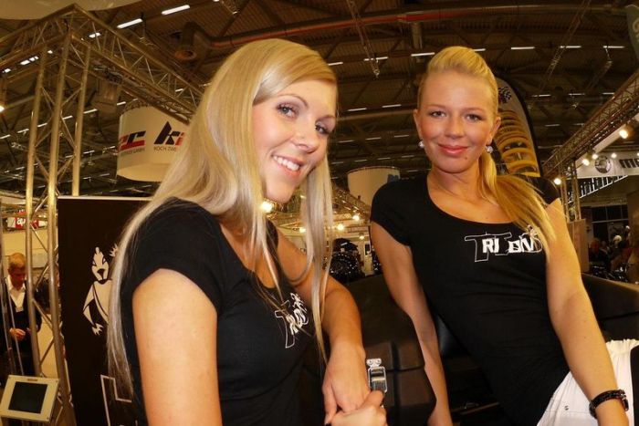 Девушки с мотовыставки Intermot 2012