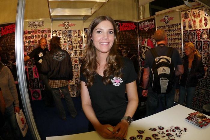 Девушки с мотовыставки Intermot 2012