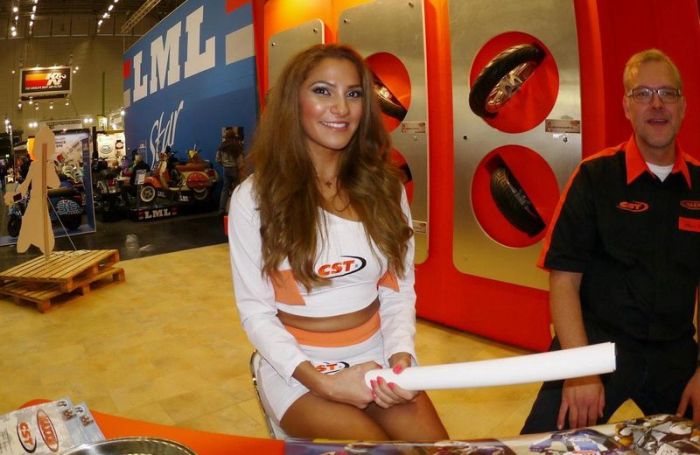 Девушки с мотовыставки Intermot 2012