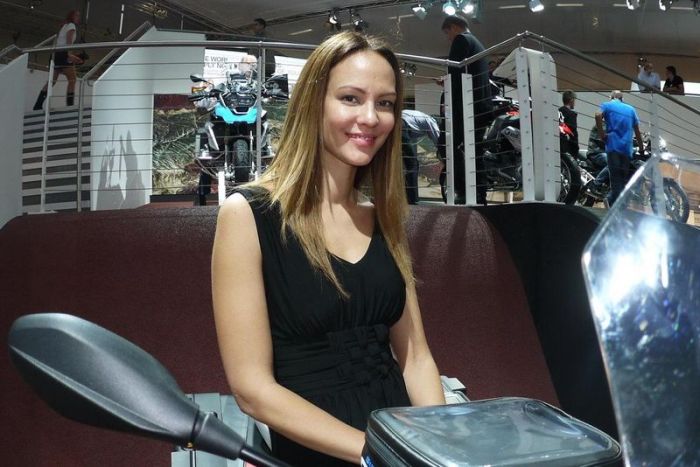 Девушки с мотовыставки Intermot 2012