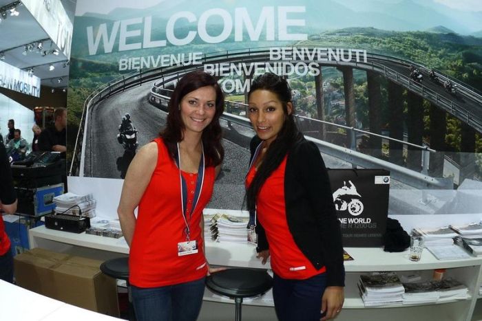 Девушки с мотовыставки Intermot 2012