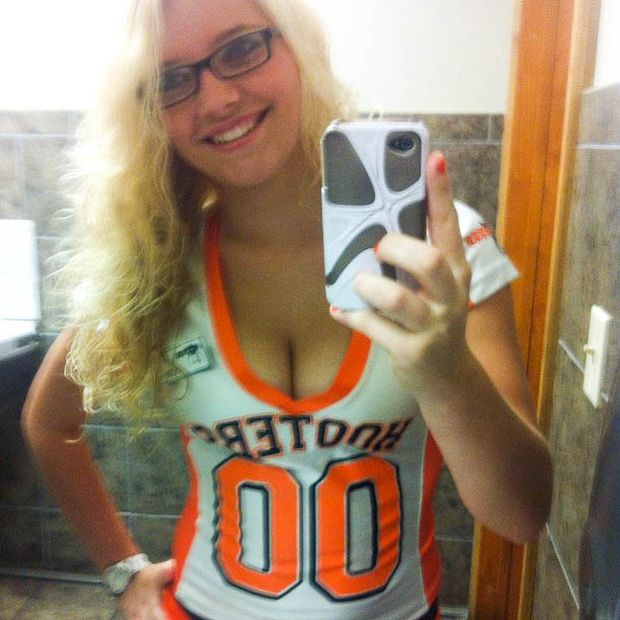 Девушки из ресторана Hooters в Instagram