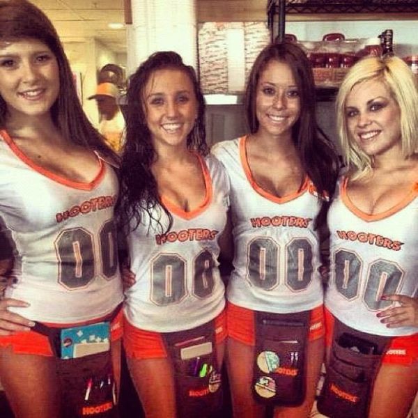 Девушки из ресторана Hooters в Instagram