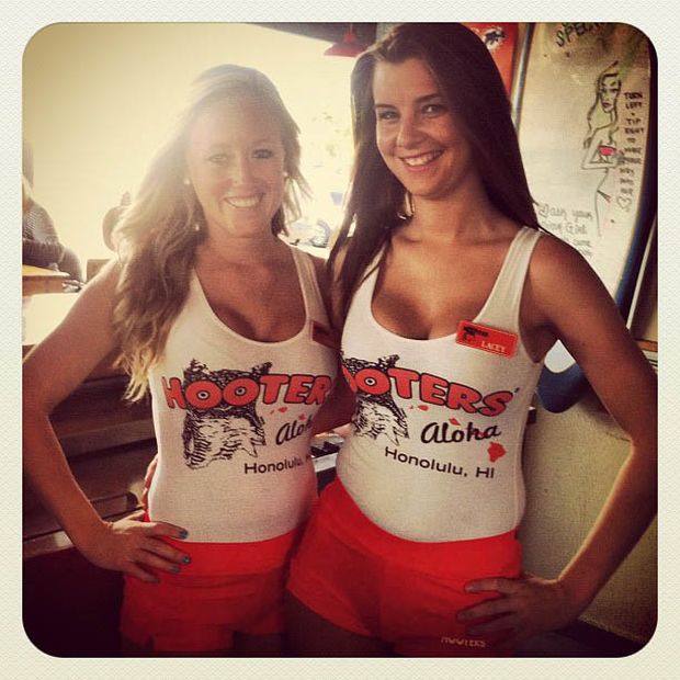 Девушки из ресторана Hooters в Instagram