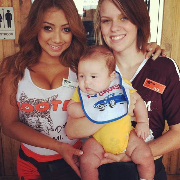 Девушки из ресторана Hooters в Instagram
