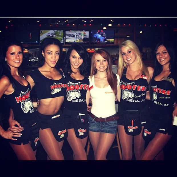 Девушки из ресторана Hooters в Instagram