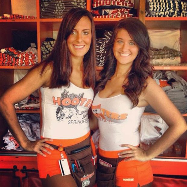 Девушки из ресторана Hooters в Instagram