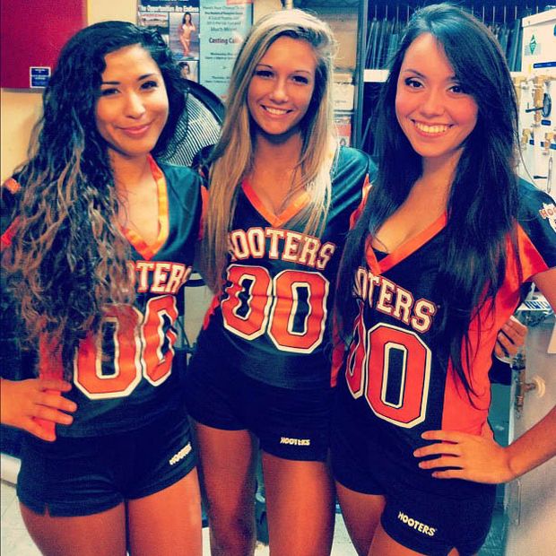 Девушки из ресторана Hooters в Instagram
