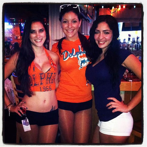 Девушки из ресторана Hooters в Instagram