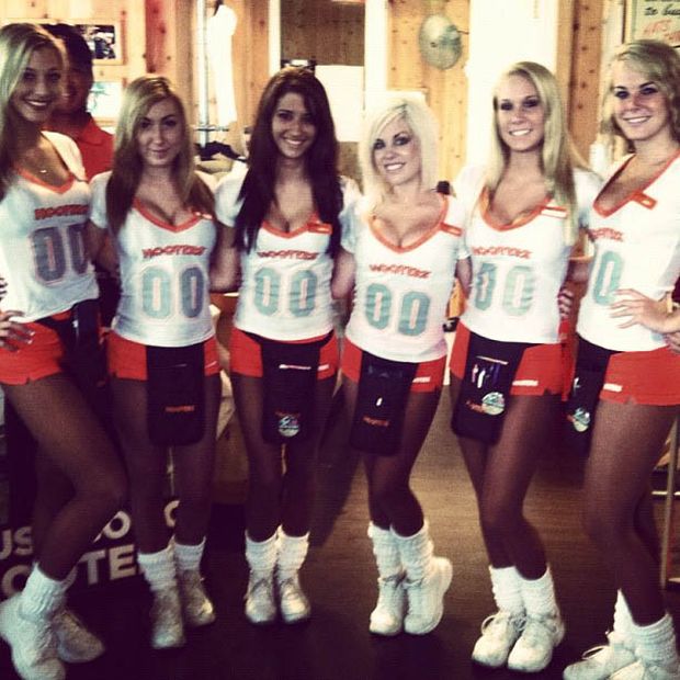 Девушки из ресторана Hooters в Instagram