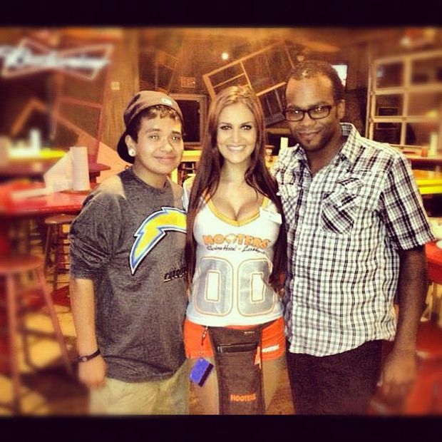 Девушки из ресторана Hooters в Instagram