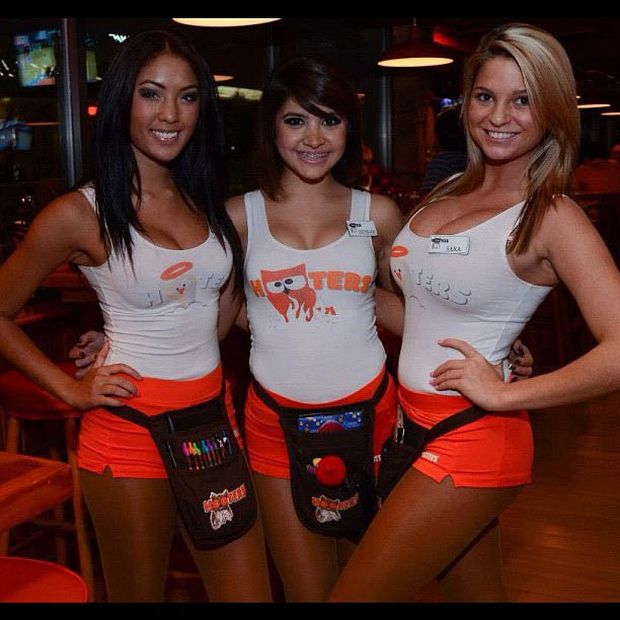 Девушки из ресторана Hooters в Instagram
