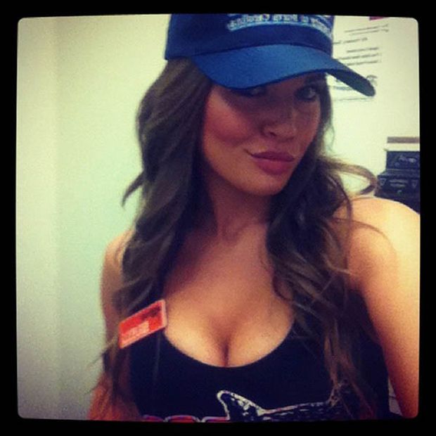 Девушки из ресторана Hooters в Instagram