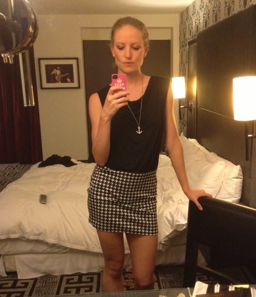 Mirrors are a girls best friend (41 Photos)