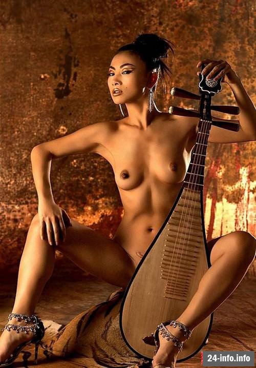 Голая Бай Линг