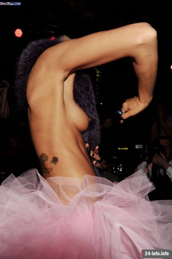 Голая Бай Линг