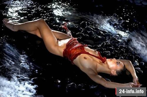 Голая Бай Линг