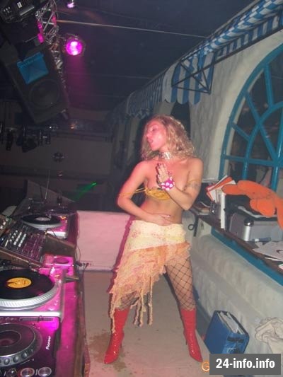 Голая Бензина (эротические фото)