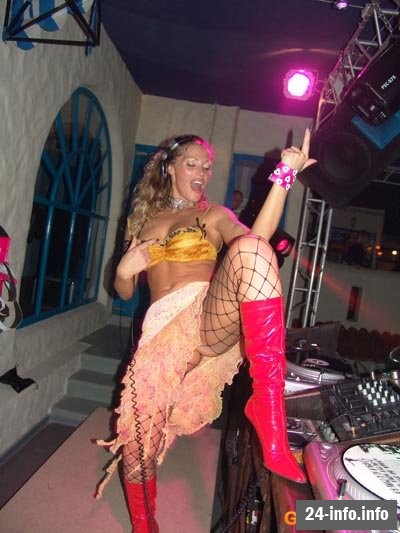 Голая Бензина (эротические фото)