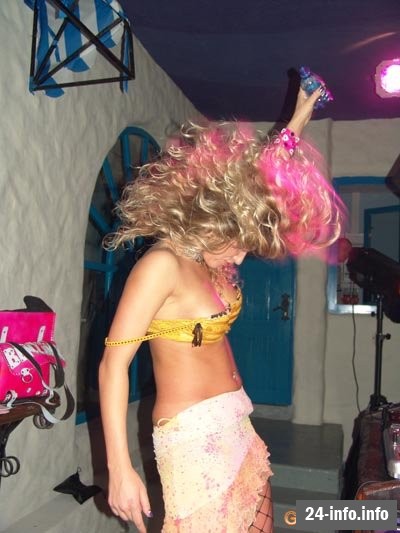 Голая Бензина (эротические фото)