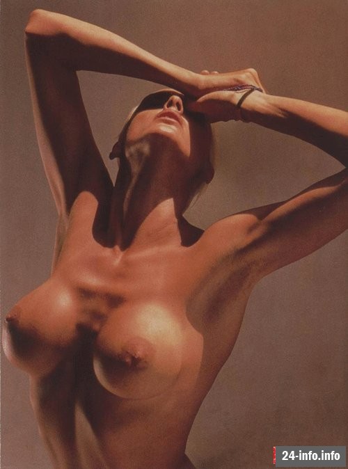 Голая Бриджит Нильсен