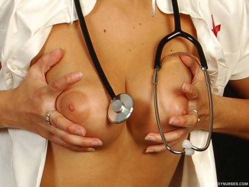 Сестринские дойки и ягодицы в белом халате Сестринские дойки и ягодицы в белом халате