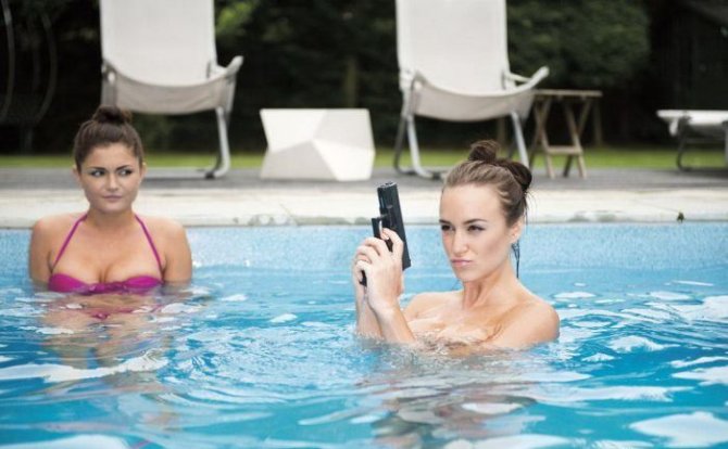 За кулисами съемок эротического календаря "Hot Shots 2014"