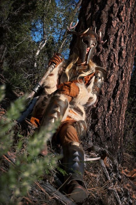 Симпатичная фанатка игры Skyrim