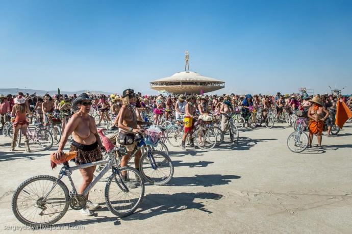 Burning Man 2013. 10 000 голых сисек в пустыне (18+)