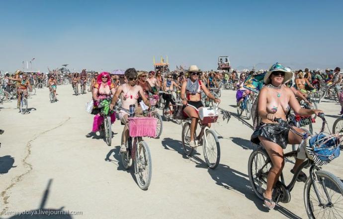 Burning Man 2013. 10 000 голых сисек в пустыне (18+)