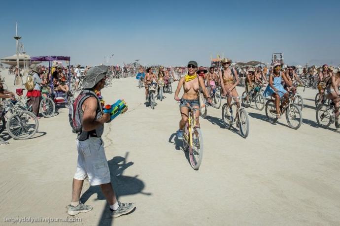 Burning Man 2013. 10 000 голых сисек в пустыне (18+)