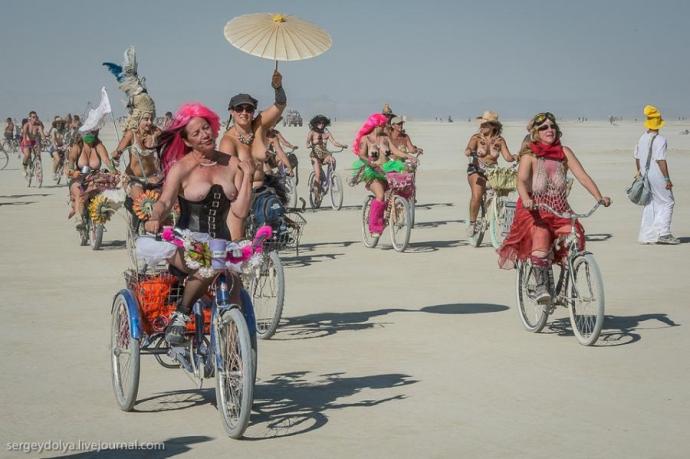 Burning Man 2013. 10 000 голых сисек в пустыне (18+)