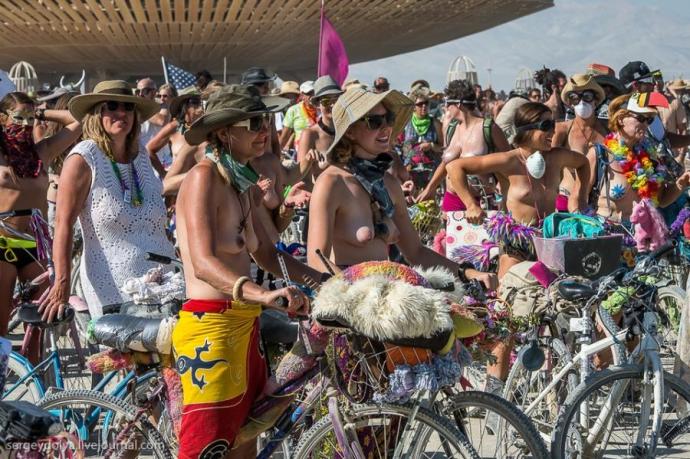 Burning Man 2013. 10 000 голых сисек в пустыне (18+)