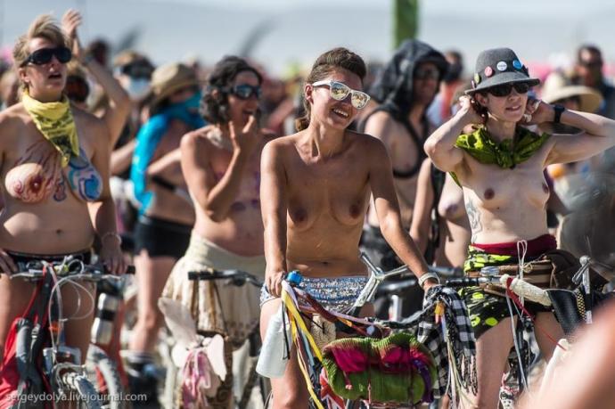 Burning Man 2013. 10 000 голых сисек в пустыне (18+)