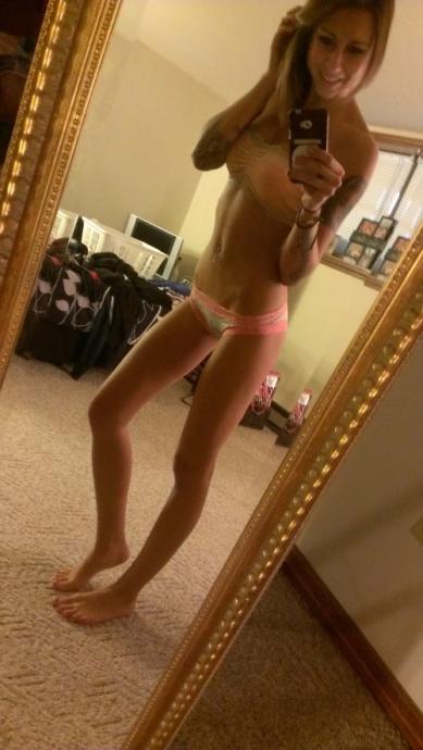 Mirrors are a girls best friend (41 Photos)
