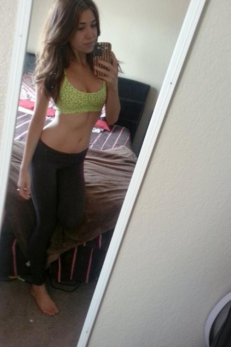 Mirrors are a girls best friend (41 Photos)